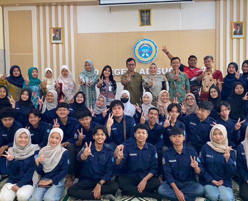 Implementasi Mata Kuliah Literacy Education, Mahasiswa PBI UII Laksanakan Praktik Mengajar Literasi di SDN Adisucipto 2